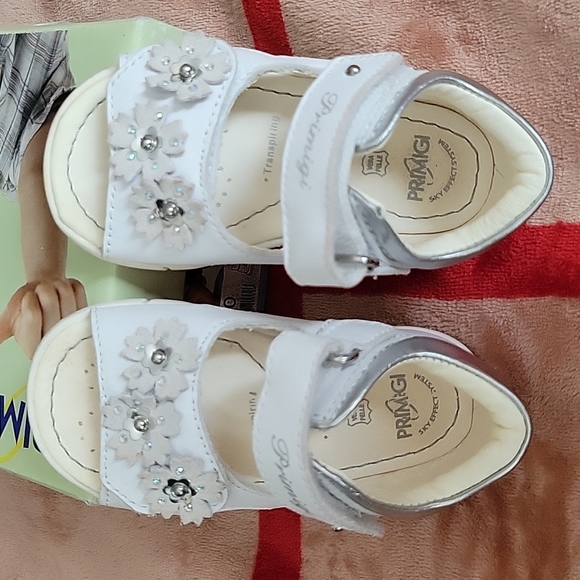 Primigi girls open toe leather sandals. Size: 20. - Picture 4 of 7